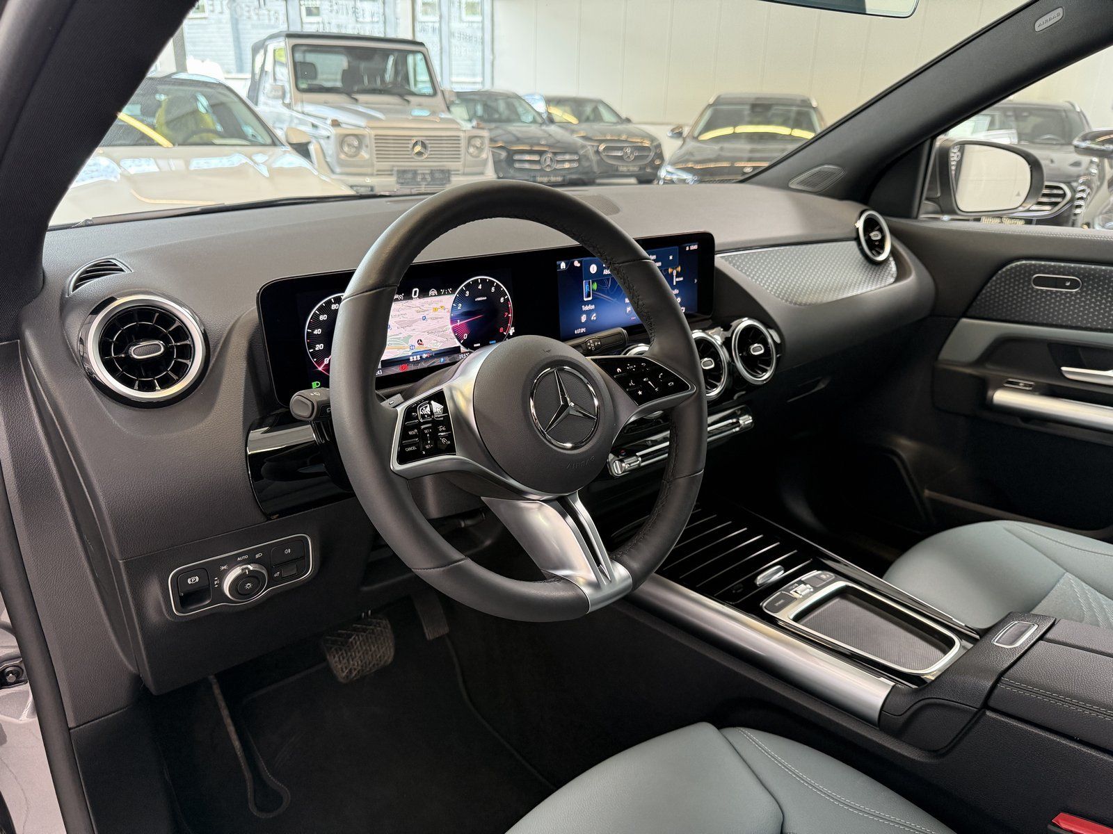 Fahrzeugabbildung Mercedes-Benz GLA 180 Progressive DISTR+AHK+CAM+TOTW+LED+DAB