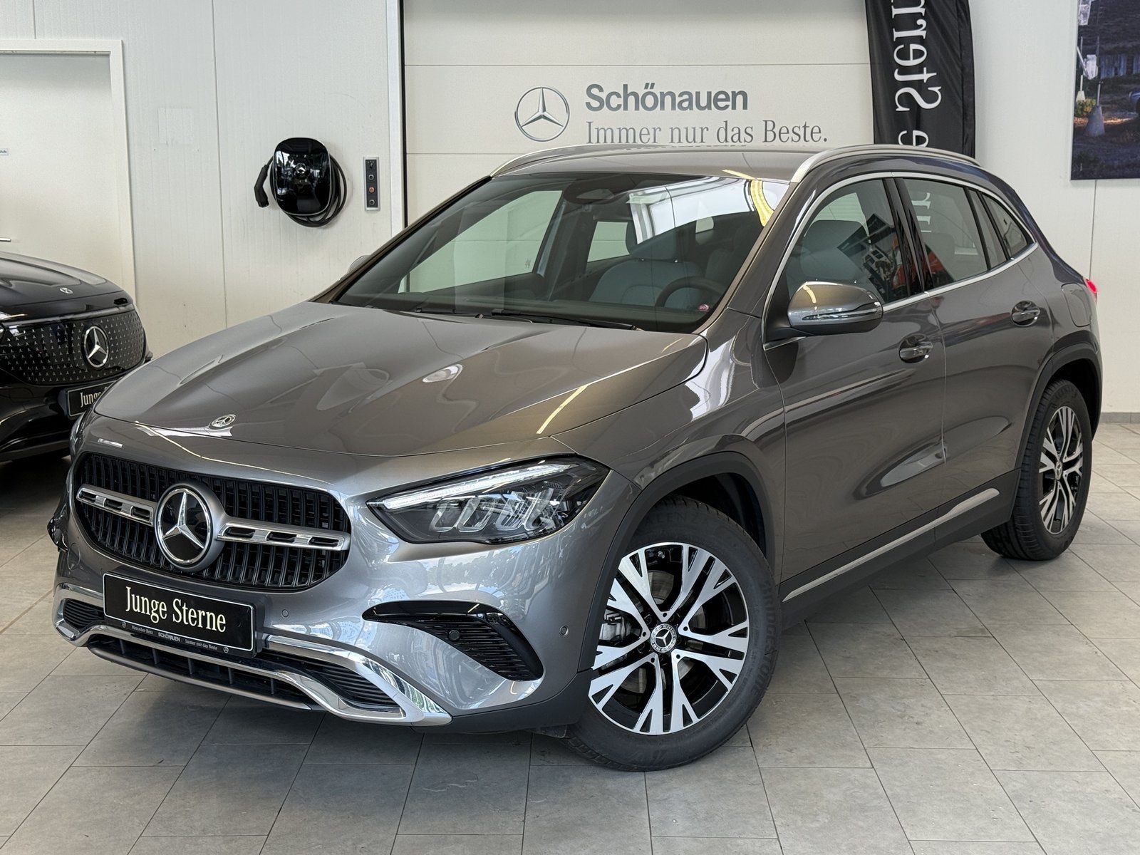 Fahrzeugabbildung Mercedes-Benz GLA 180 Progressive DISTR+AHK+CAM+TOTW+LED+DAB