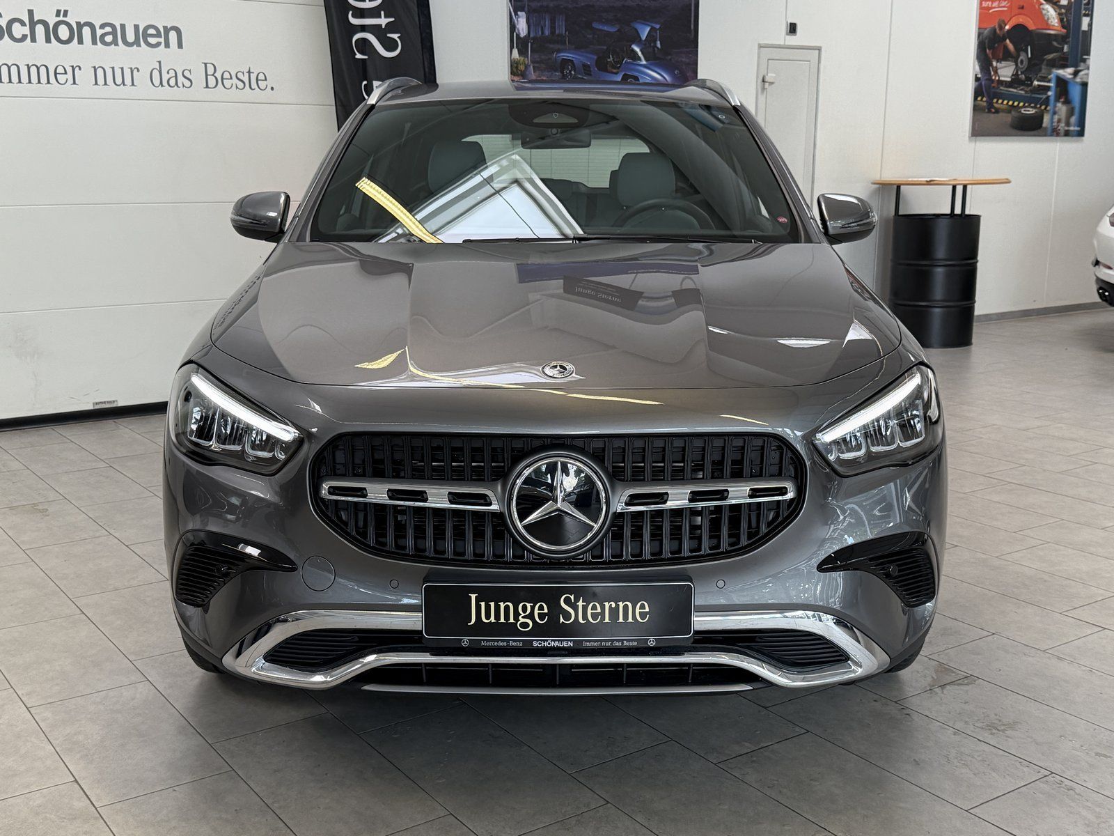 Fahrzeugabbildung Mercedes-Benz GLA 180 Progressive DISTR+AHK+CAM+TOTW+LED+DAB