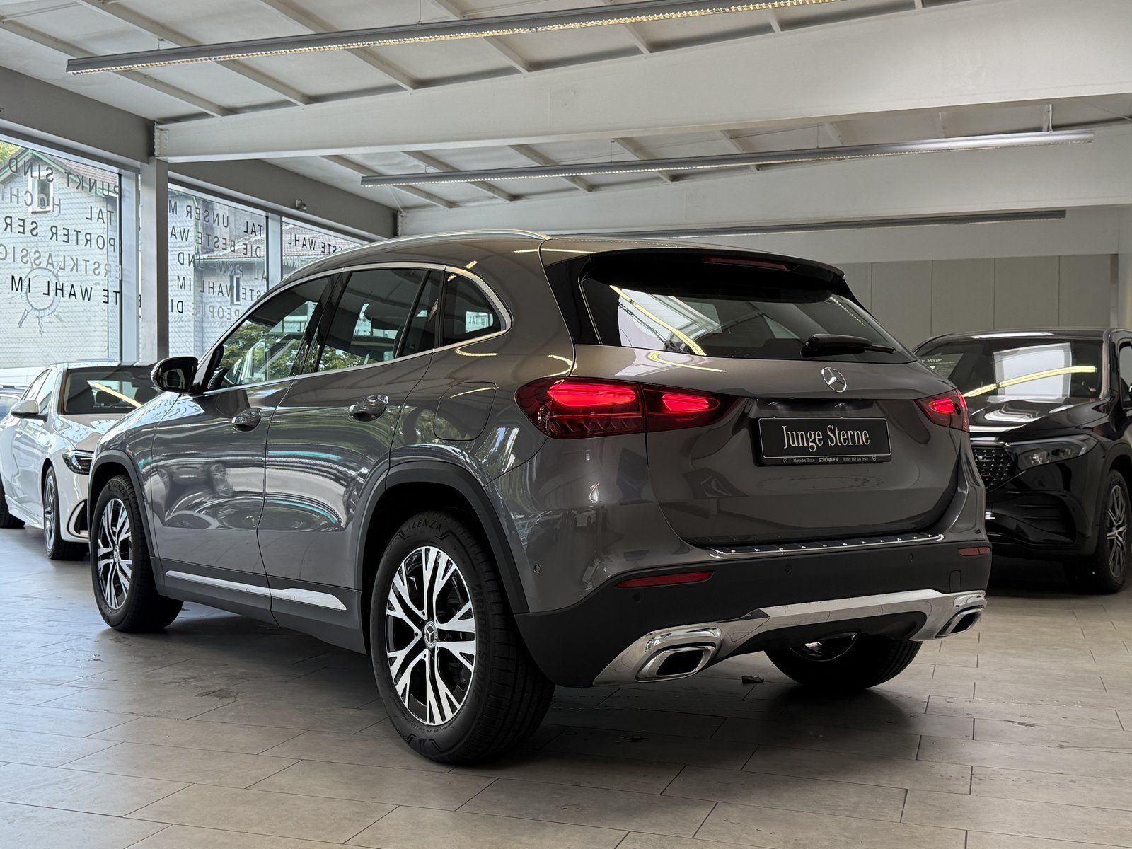 Fahrzeugabbildung Mercedes-Benz GLA 180 Progressive DISTR+AHK+CAM+TOTW+LED+DAB