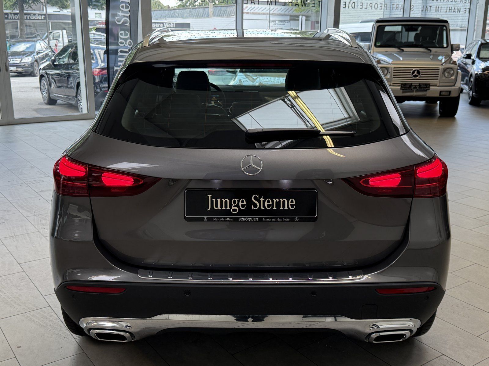 Fahrzeugabbildung Mercedes-Benz GLA 180 Progressive DISTR+AHK+CAM+TOTW+LED+DAB