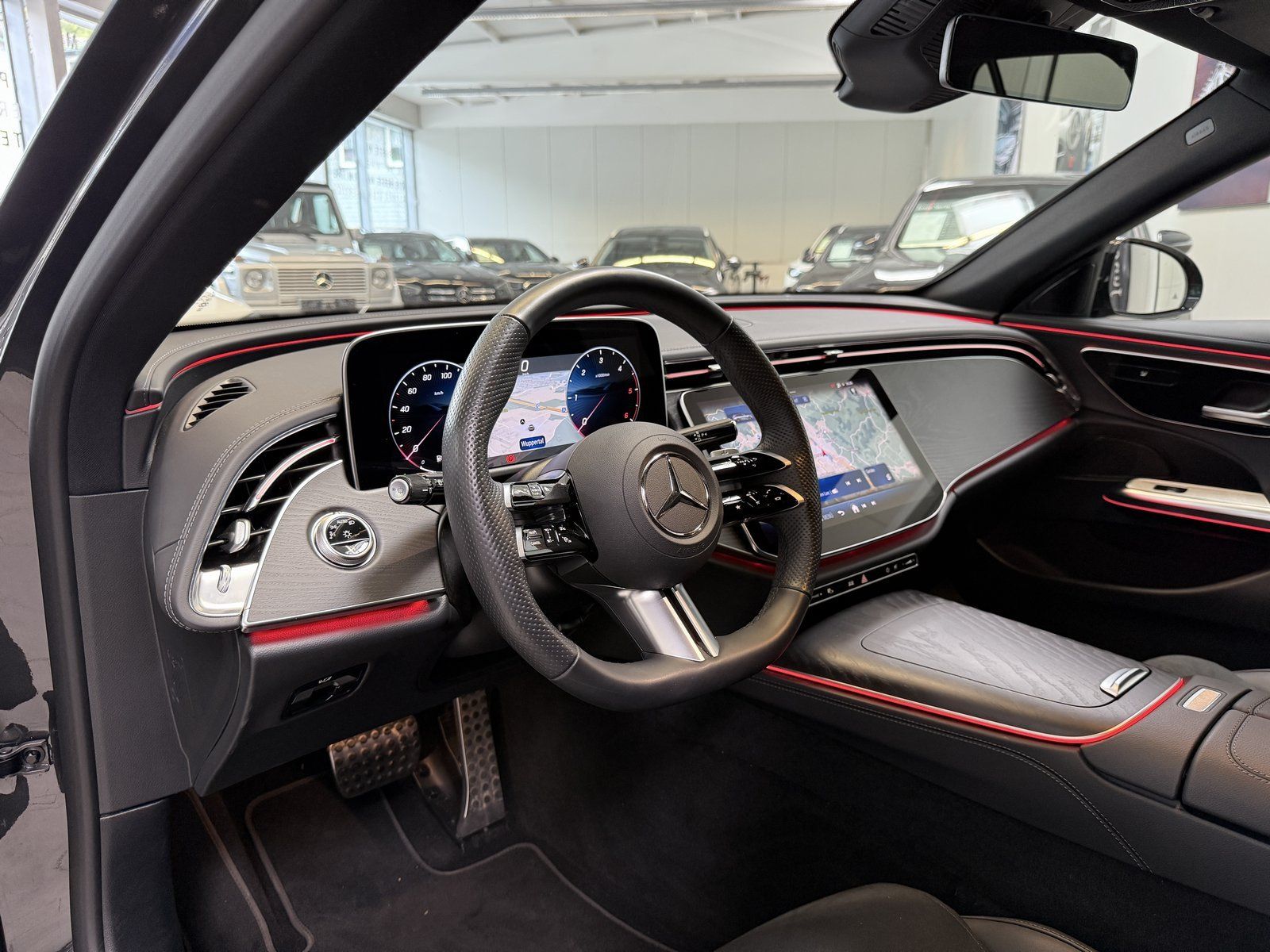 Fahrzeugabbildung Mercedes-Benz E 220d T AMG+DISTR+AHK+NIGHT+KEYLESS+KAMERA+TOTW