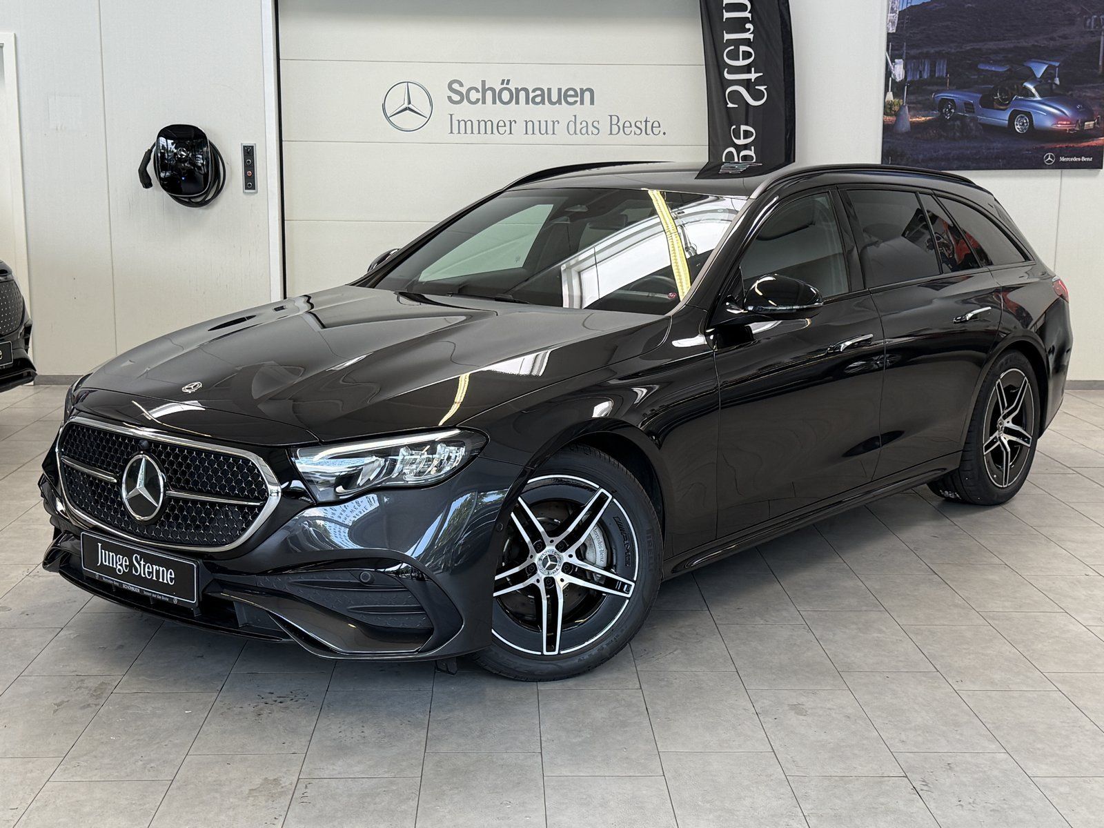 Fahrzeugabbildung Mercedes-Benz E 220d T AMG+DISTR+AHK+NIGHT+KEYLESS+KAMERA+TOTW