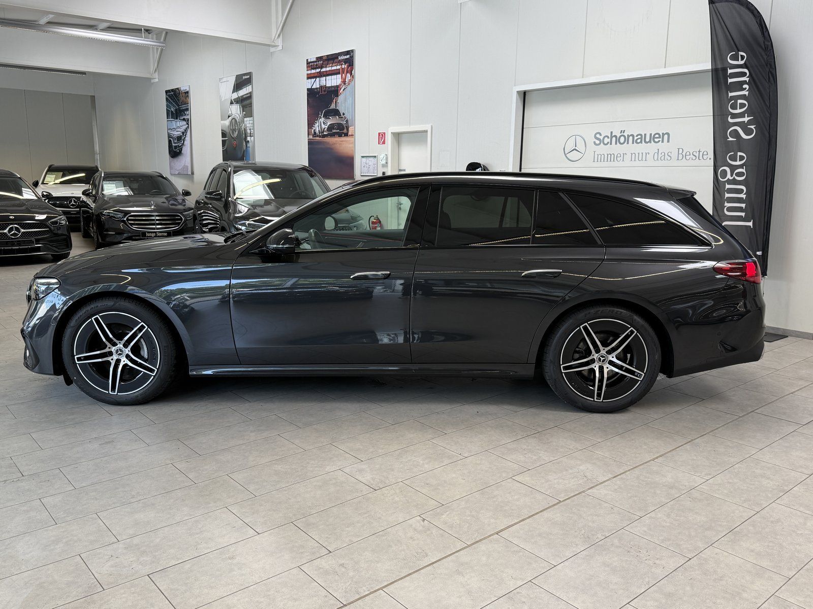 Fahrzeugabbildung Mercedes-Benz E 220d T AMG+DISTR+AHK+NIGHT+KEYLESS+KAMERA+TOTW