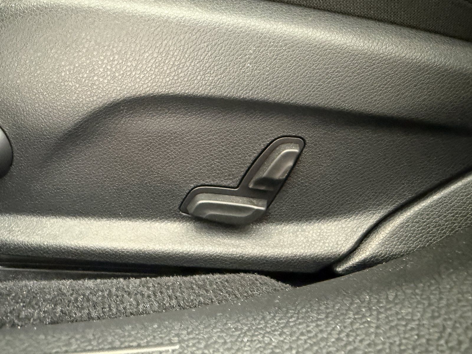 Fahrzeugabbildung Mercedes-Benz E 200 T Avantgarde MBEAM+KAMERA+TOTW+DAB+CARPLAY