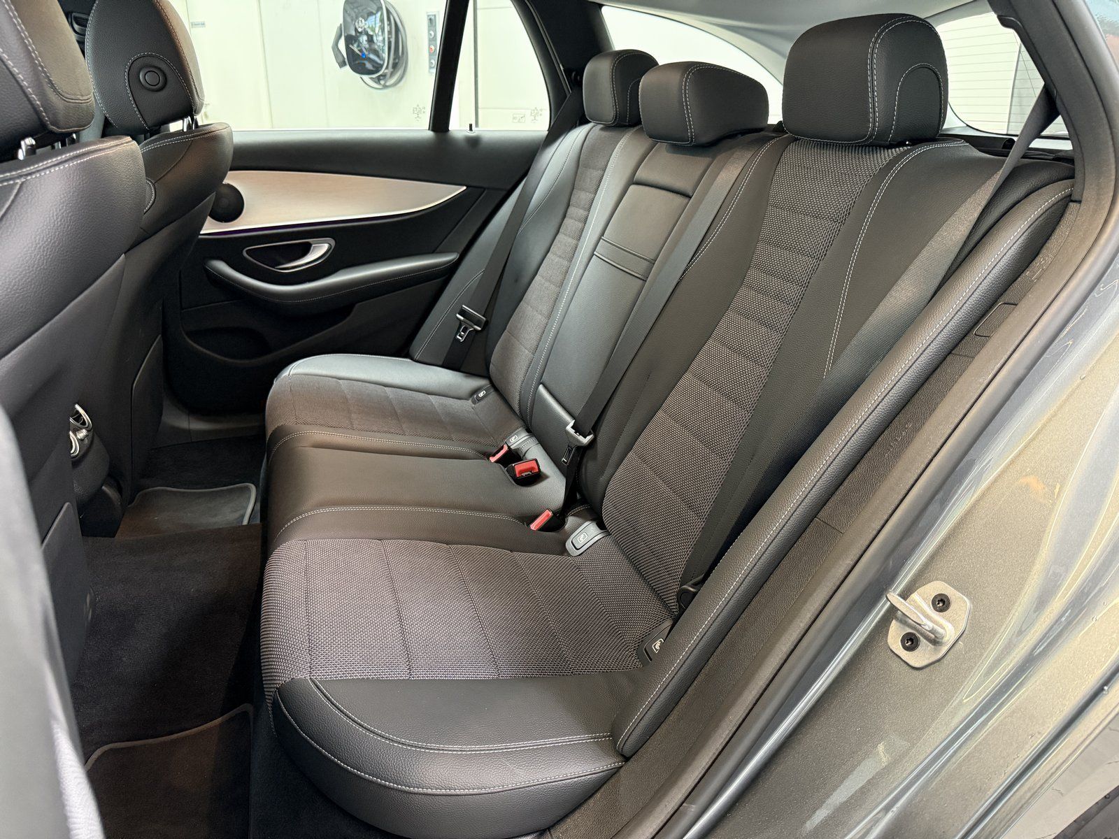 Fahrzeugabbildung Mercedes-Benz E 200 T Avantgarde MBEAM+KAMERA+TOTW+DAB+CARPLAY