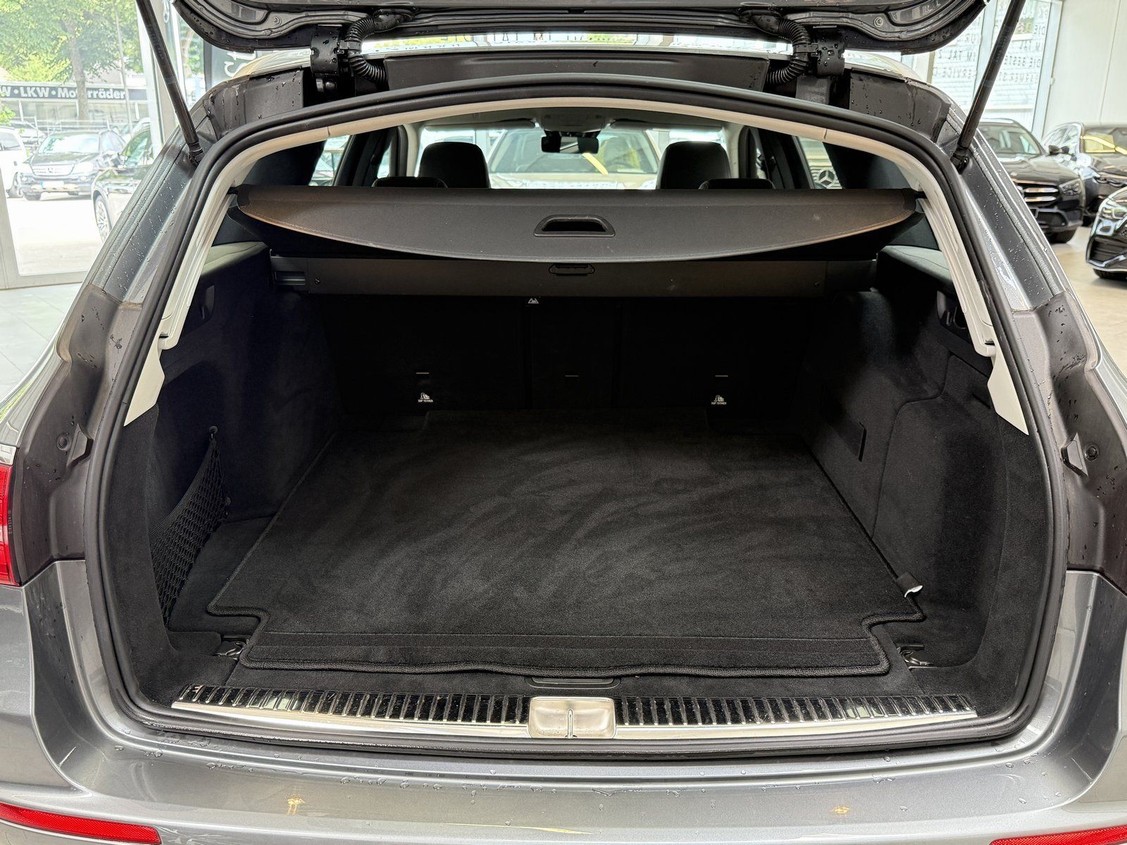 Fahrzeugabbildung Mercedes-Benz E 200 T Avantgarde MBEAM+KAMERA+TOTW+DAB+CARPLAY