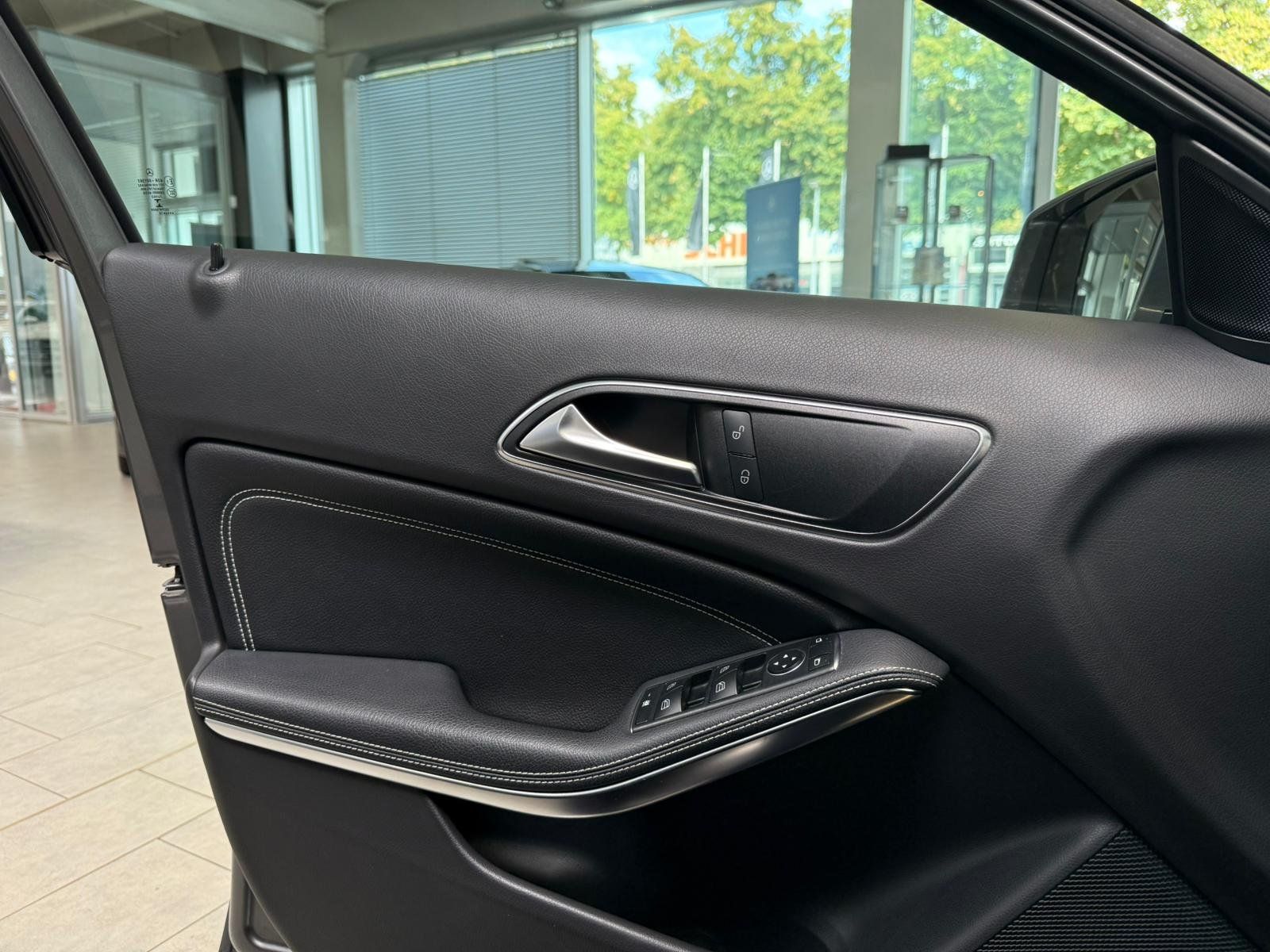 Fahrzeugabbildung Mercedes-Benz GLA 180 Urban LED+NAVI+THERMATIC+SHZ+TEMP+PTS