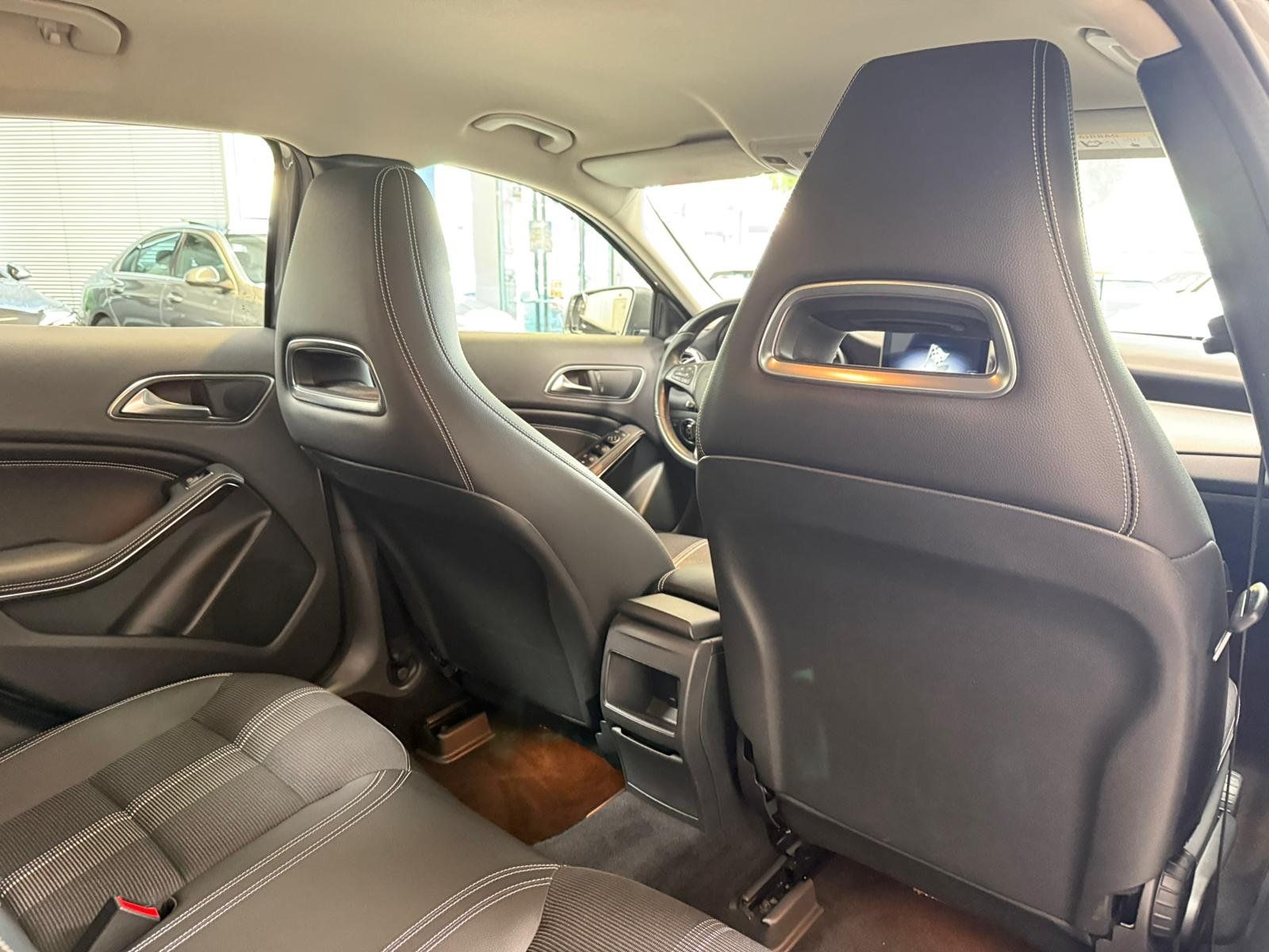 Fahrzeugabbildung Mercedes-Benz GLA 180 Urban LED+NAVI+THERMATIC+SHZ+TEMP+PTS