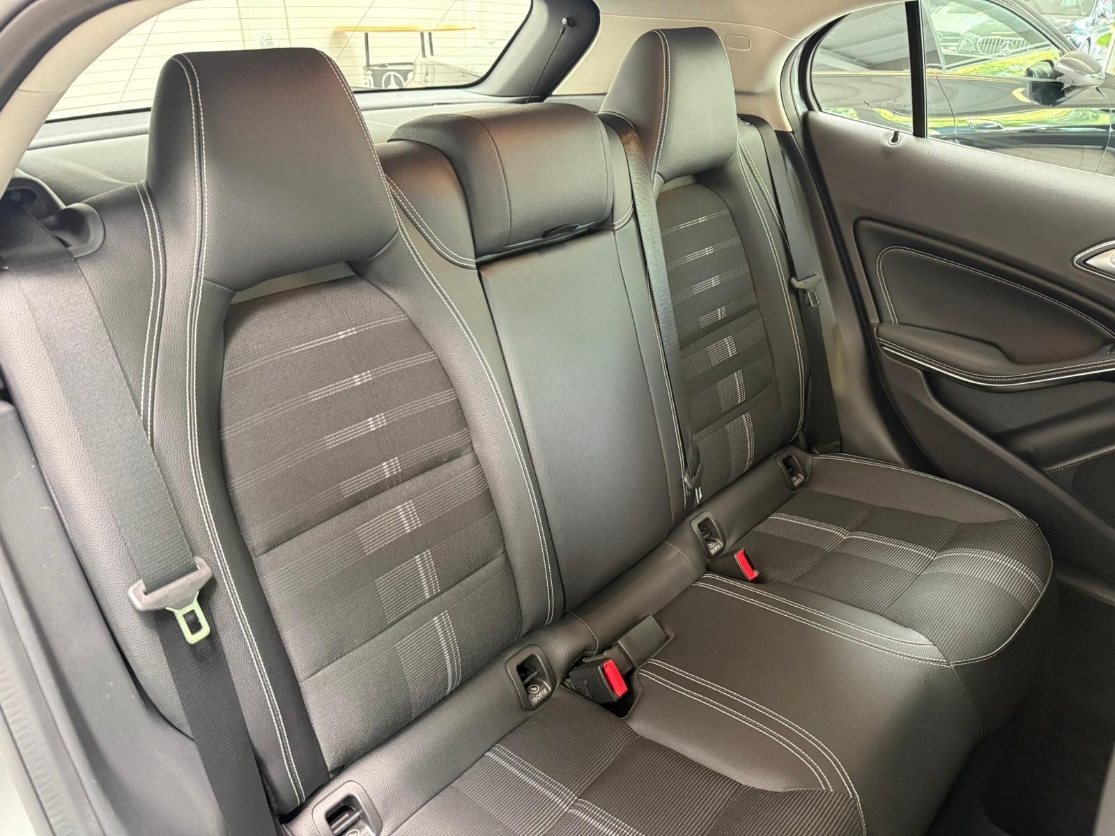 Fahrzeugabbildung Mercedes-Benz GLA 180 Urban LED+NAVI+THERMATIC+SHZ+TEMP+PTS