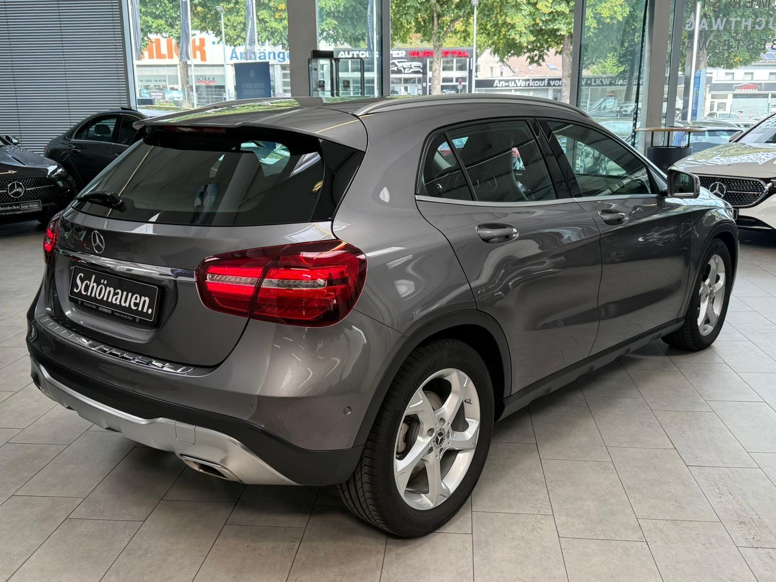 Fahrzeugabbildung Mercedes-Benz GLA 180 Urban LED+NAVI+THERMATIC+SHZ+TEMP+PTS