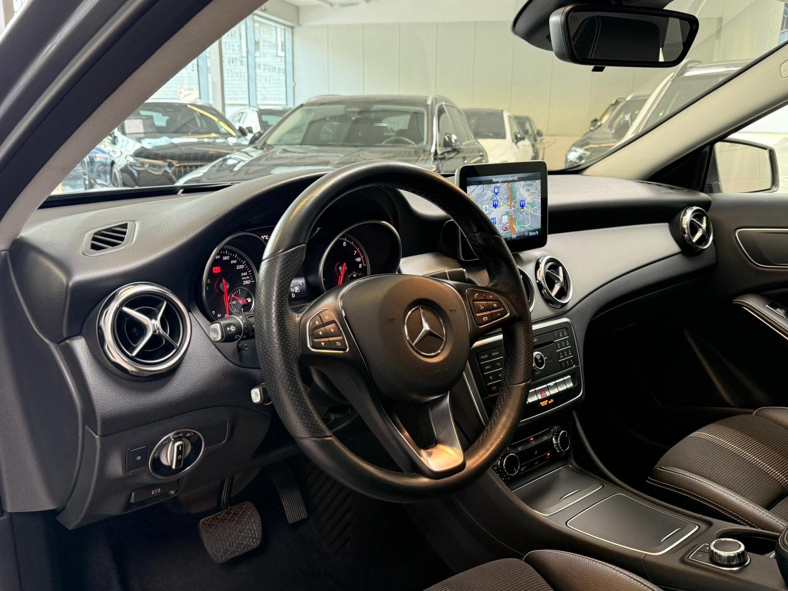Fahrzeugabbildung Mercedes-Benz GLA 180 Urban LED+NAVI+THERMATIC+SHZ+TEMP+PTS