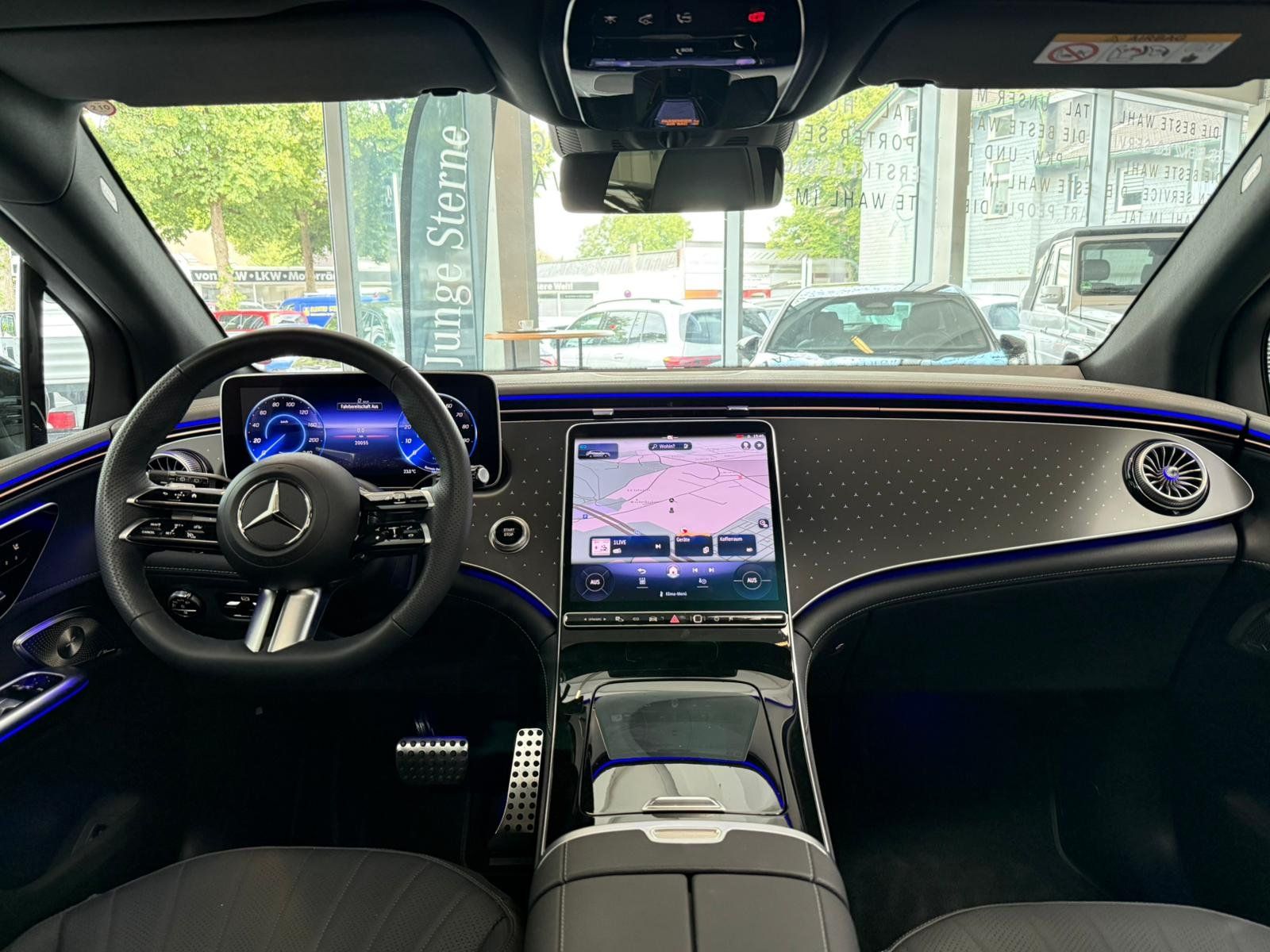 Fahrzeugabbildung Mercedes-Benz EQE 350 4M SUV AMG+AIRM+PANO+DISTR+DIGITAL+AHK