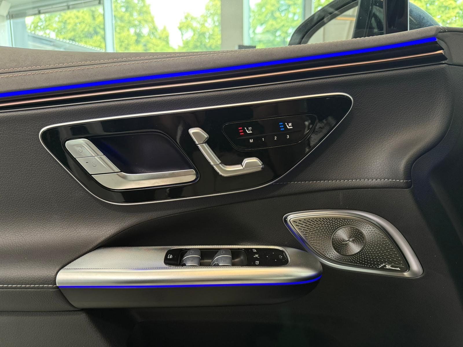 Fahrzeugabbildung Mercedes-Benz EQE 350 4M SUV AMG+AIRM+PANO+DISTR+DIGITAL+AHK