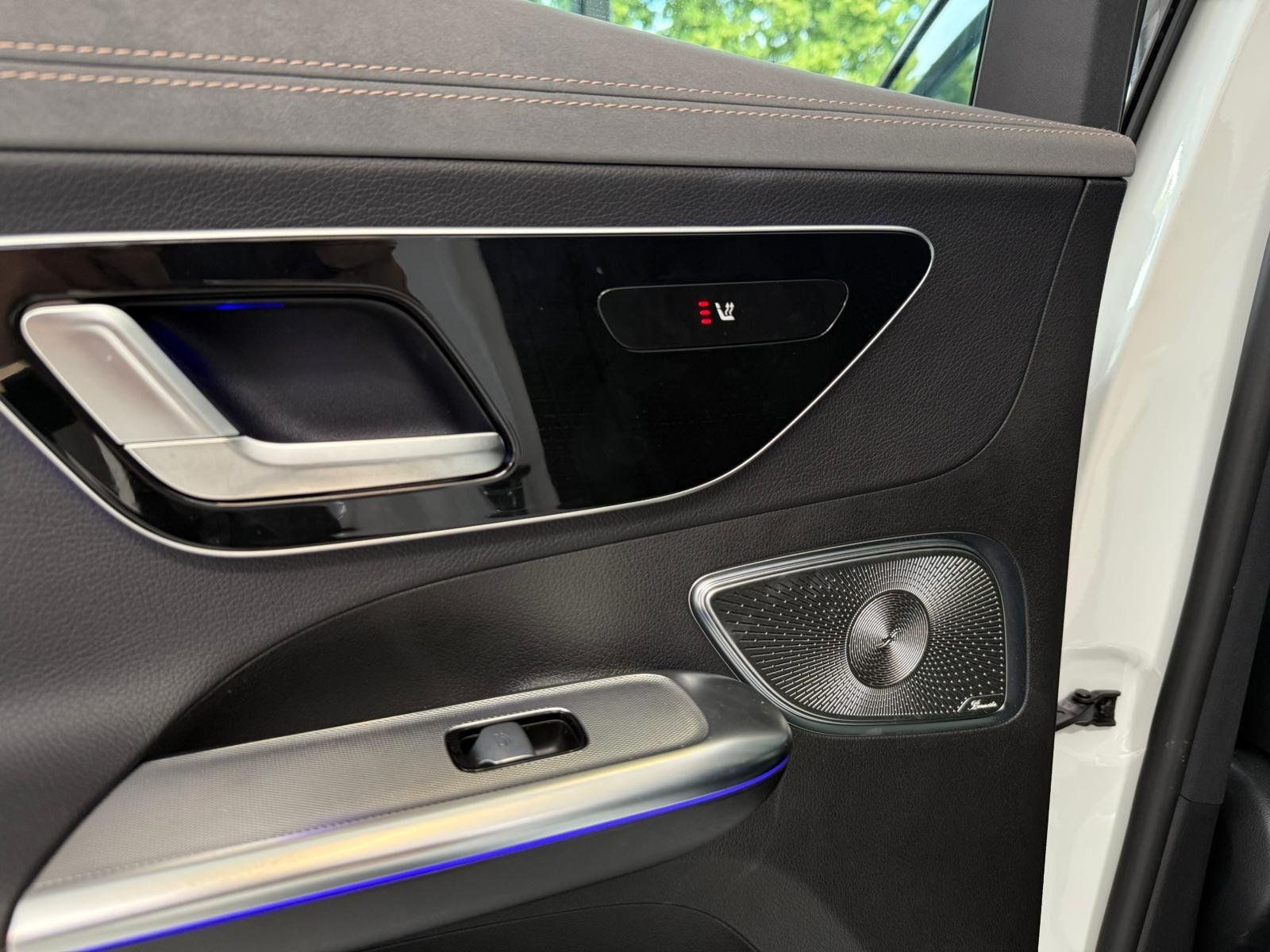 Fahrzeugabbildung Mercedes-Benz EQE 350 4M SUV AMG+AIRM+PANO+DISTR+DIGITAL+AHK