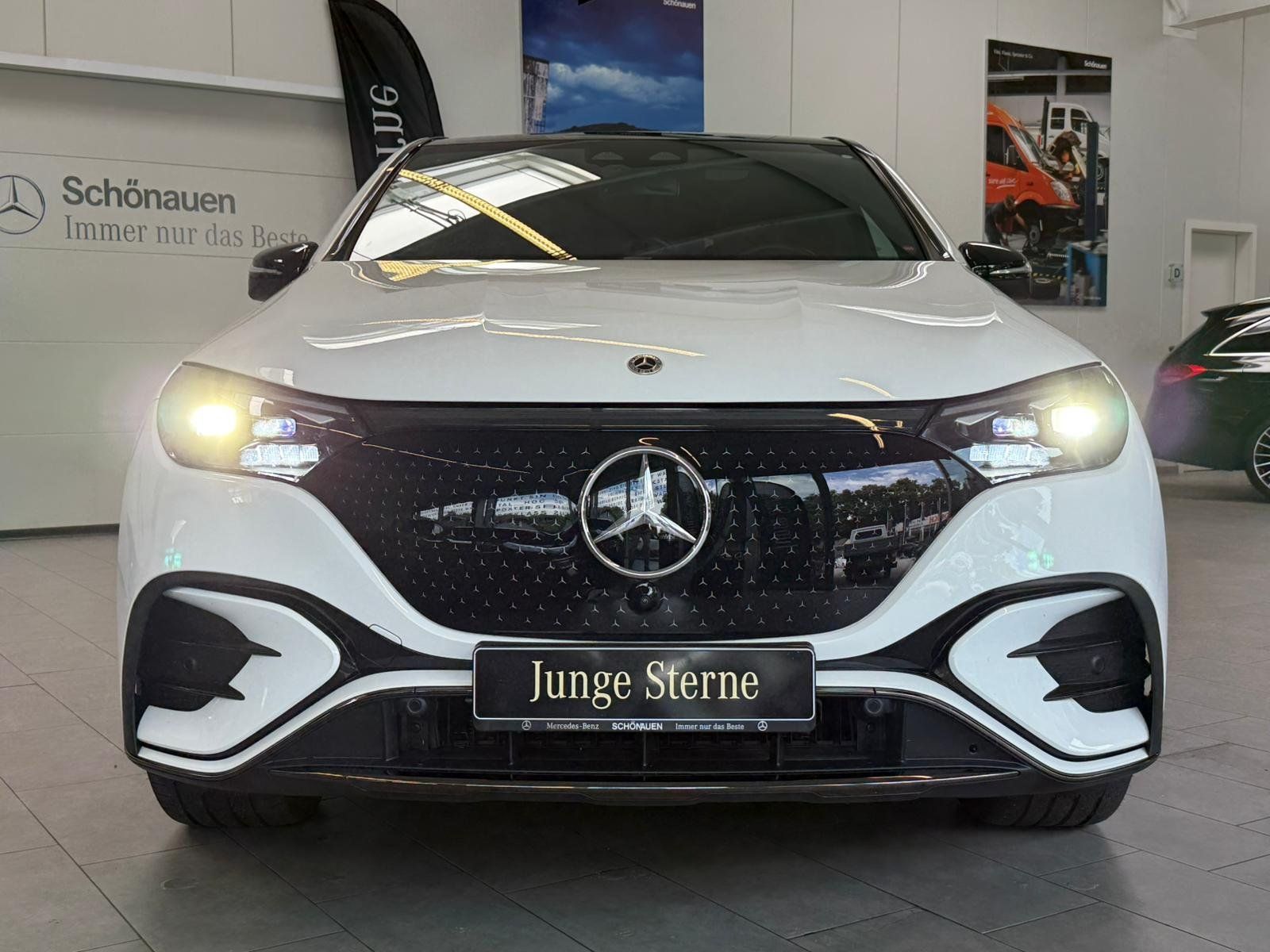 Fahrzeugabbildung Mercedes-Benz EQE 350 4M SUV AMG+AIRM+PANO+DISTR+DIGITAL+AHK