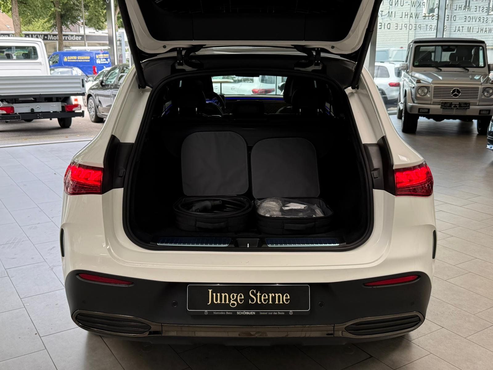 Fahrzeugabbildung Mercedes-Benz EQE 350 4M SUV AMG+AIRM+PANO+DISTR+DIGITAL+AHK