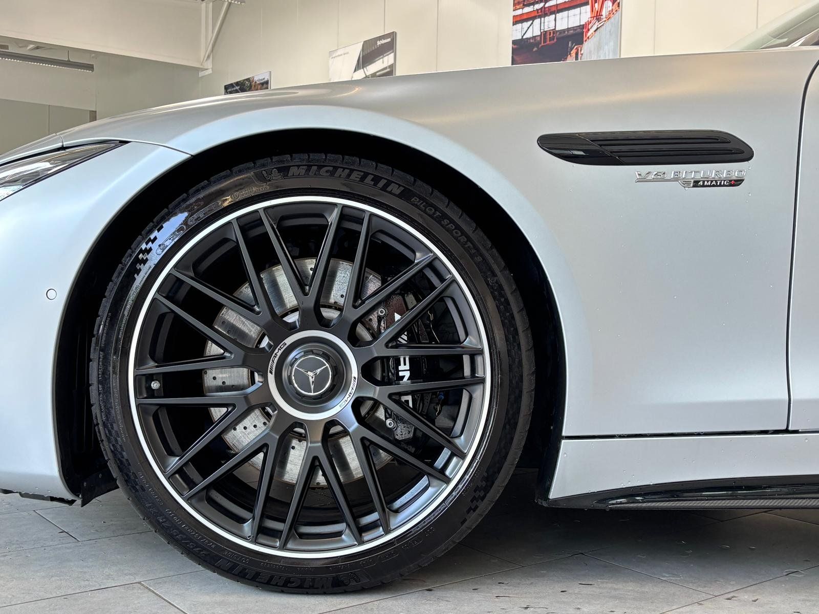 Fahrzeugabbildung Mercedes-Benz SL 63 4M+ CARBON+PERF.+HUD+BURM3D+DIGITAL+MEMORY