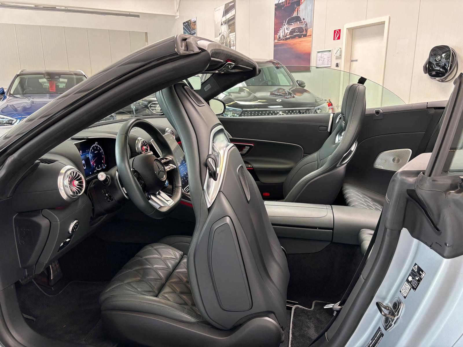 Fahrzeugabbildung Mercedes-Benz SL 63 4M+ CARBON+PERF.+HUD+BURM3D+DIGITAL+MEMORY