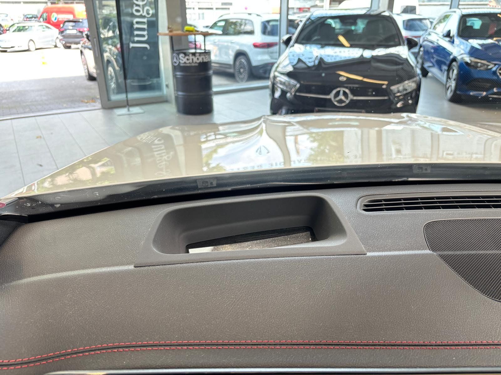Fahrzeugabbildung Mercedes-Benz EQB 300 4M AMG+DISTR+HUD+BURM+MEMORY+NIGHT+360°
