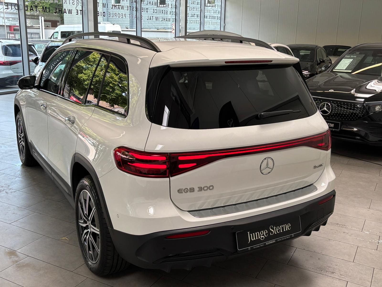Fahrzeugabbildung Mercedes-Benz EQB 300 4M AMG+DISTR+HUD+BURM+MEMORY+NIGHT+360°