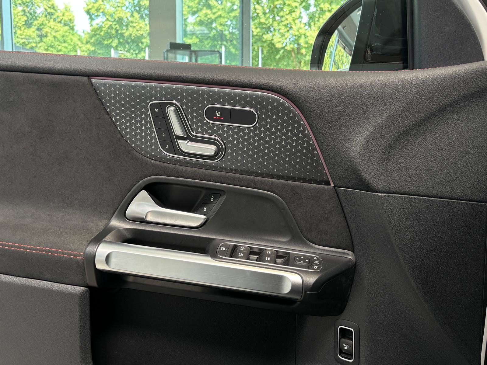 Fahrzeugabbildung Mercedes-Benz EQB 300 4M AMG+DISTR+HUD+BURM+MEMORY+NIGHT+360°