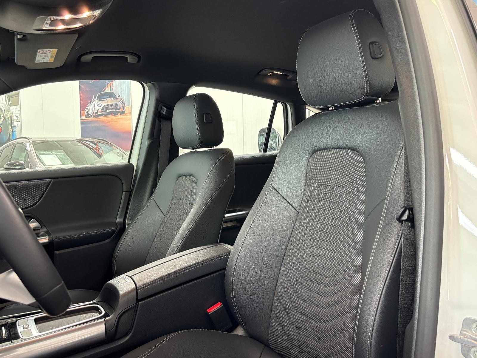 Fahrzeugabbildung Mercedes-Benz EQA 300 4M PROGRESSIVE ADV.+CARPLAY+VZ-ASSIST