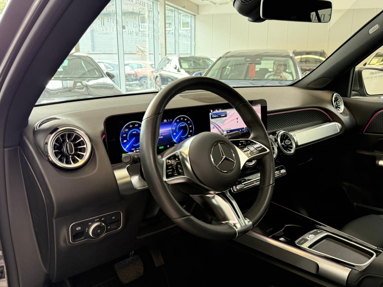 Fahrzeugabbildung Mercedes-Benz EQB 300 4M Progressive PANO+DISTR.+MEMORY+360°