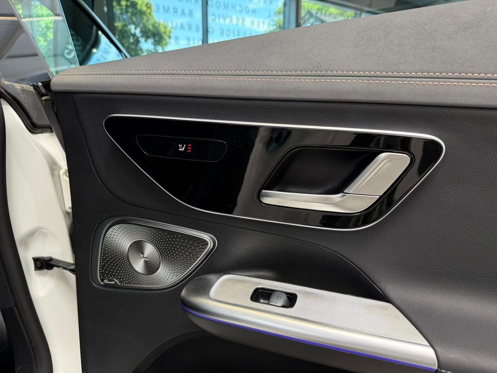 Fahrzeugabbildung Mercedes-Benz EQE 300 AIRMATIC+HUD+DISTR+AHK+BURMES+MEMORY+360