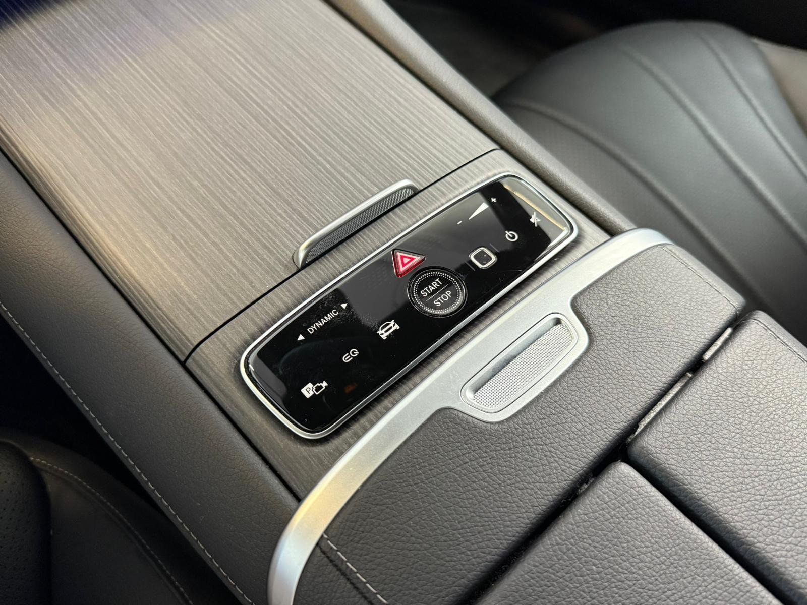 Fahrzeugabbildung Mercedes-Benz EQE 300 AIRMATIC+HUD+DISTR+AHK+BURMES+MEMORY+360