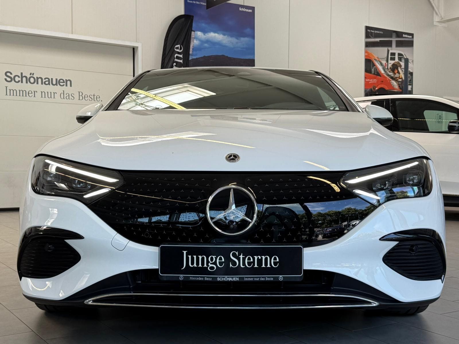 Fahrzeugabbildung Mercedes-Benz EQE 300 AIRMATIC+HUD+DISTR+AHK+BURMES+MEMORY+360