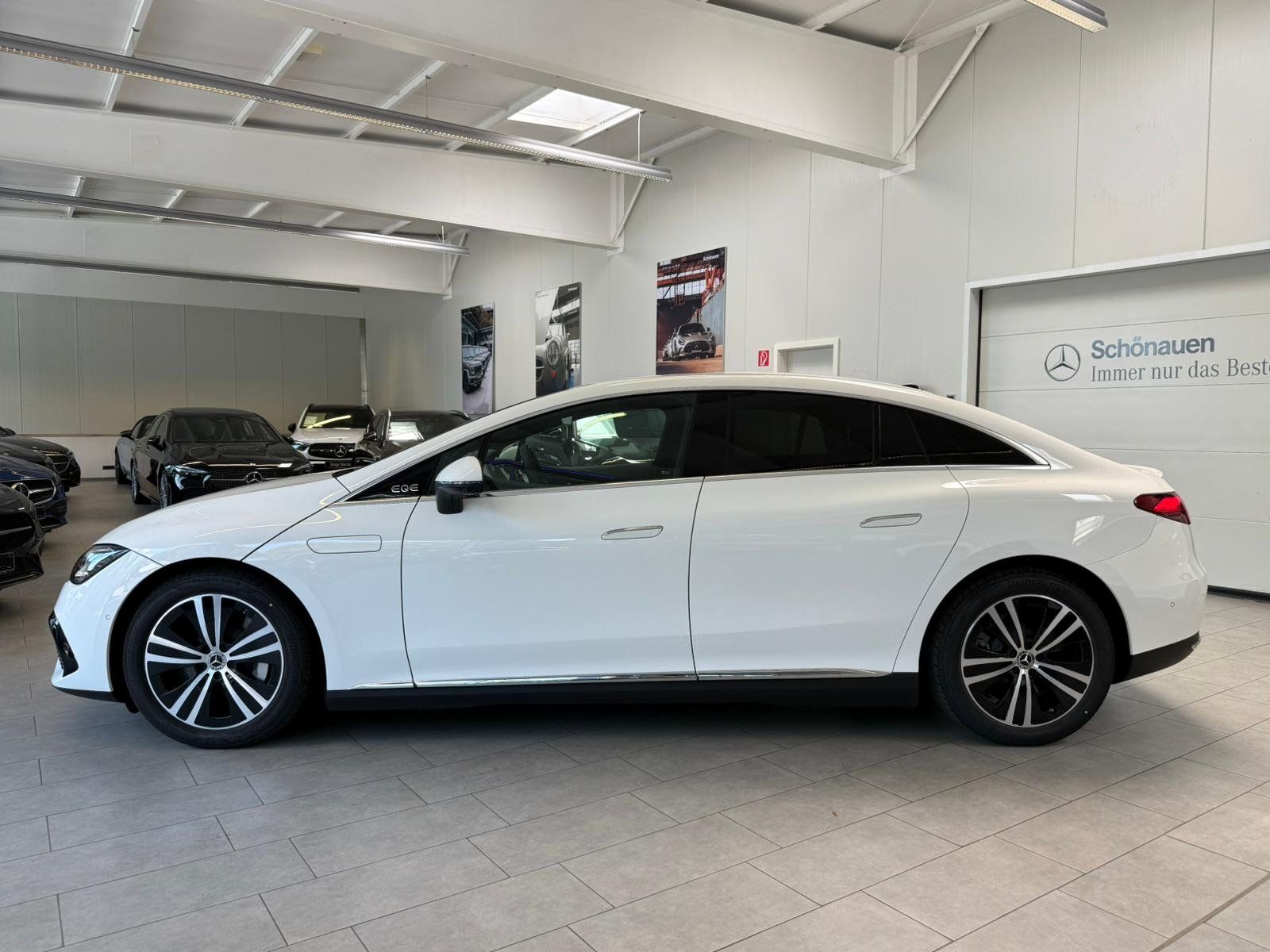 Fahrzeugabbildung Mercedes-Benz EQE 300 AIRMATIC+HUD+DISTR+AHK+BURMES+MEMORY+360