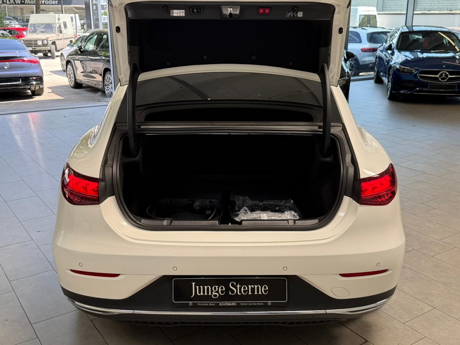 Fahrzeugabbildung Mercedes-Benz EQE 300 AIRMATIC+HUD+DISTR+AHK+BURMES+MEMORY+360