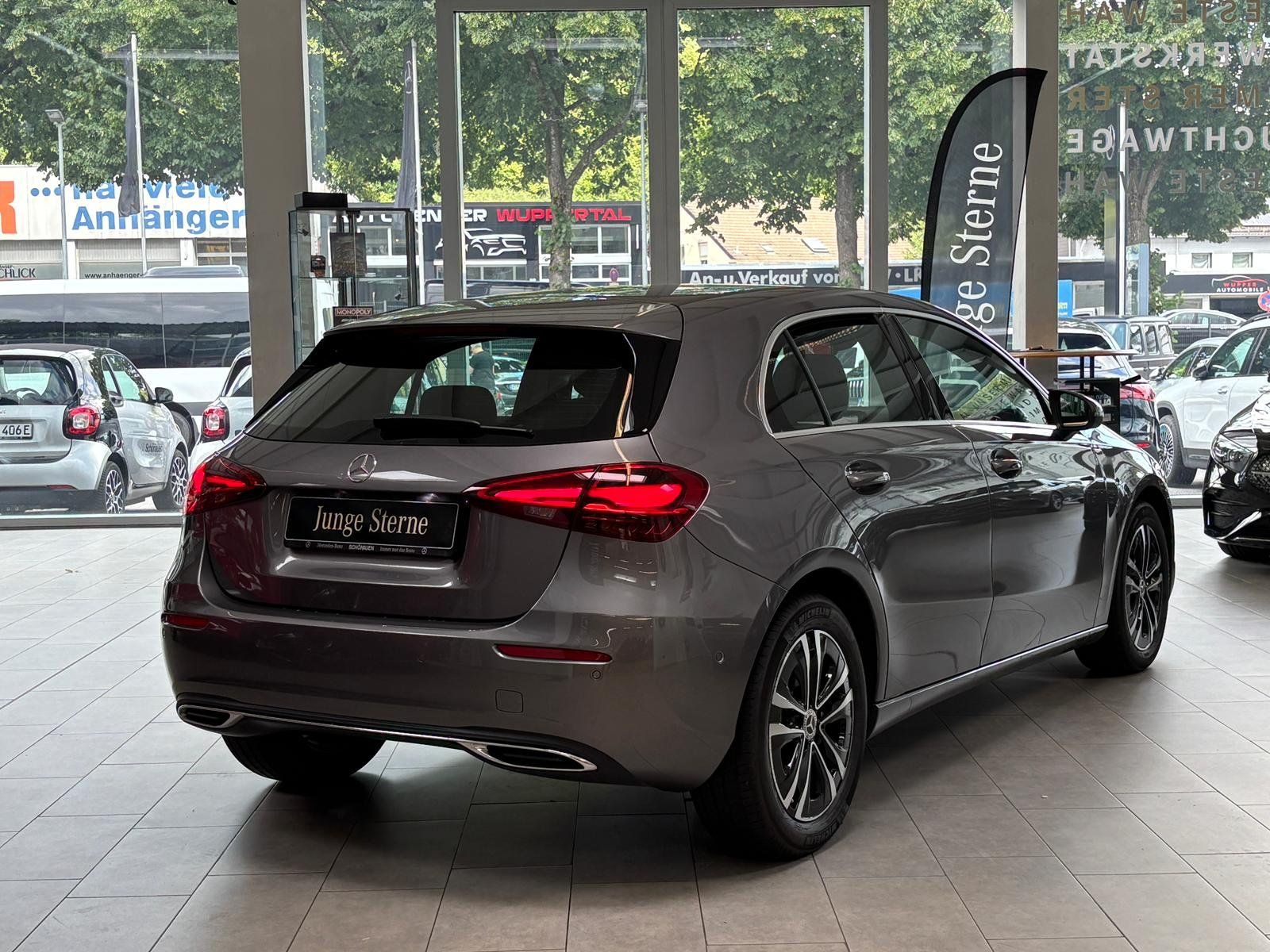 Fahrzeugabbildung Mercedes-Benz A 180 Progressive KAMERA+LED+CARPLAY+DAB+MBUX