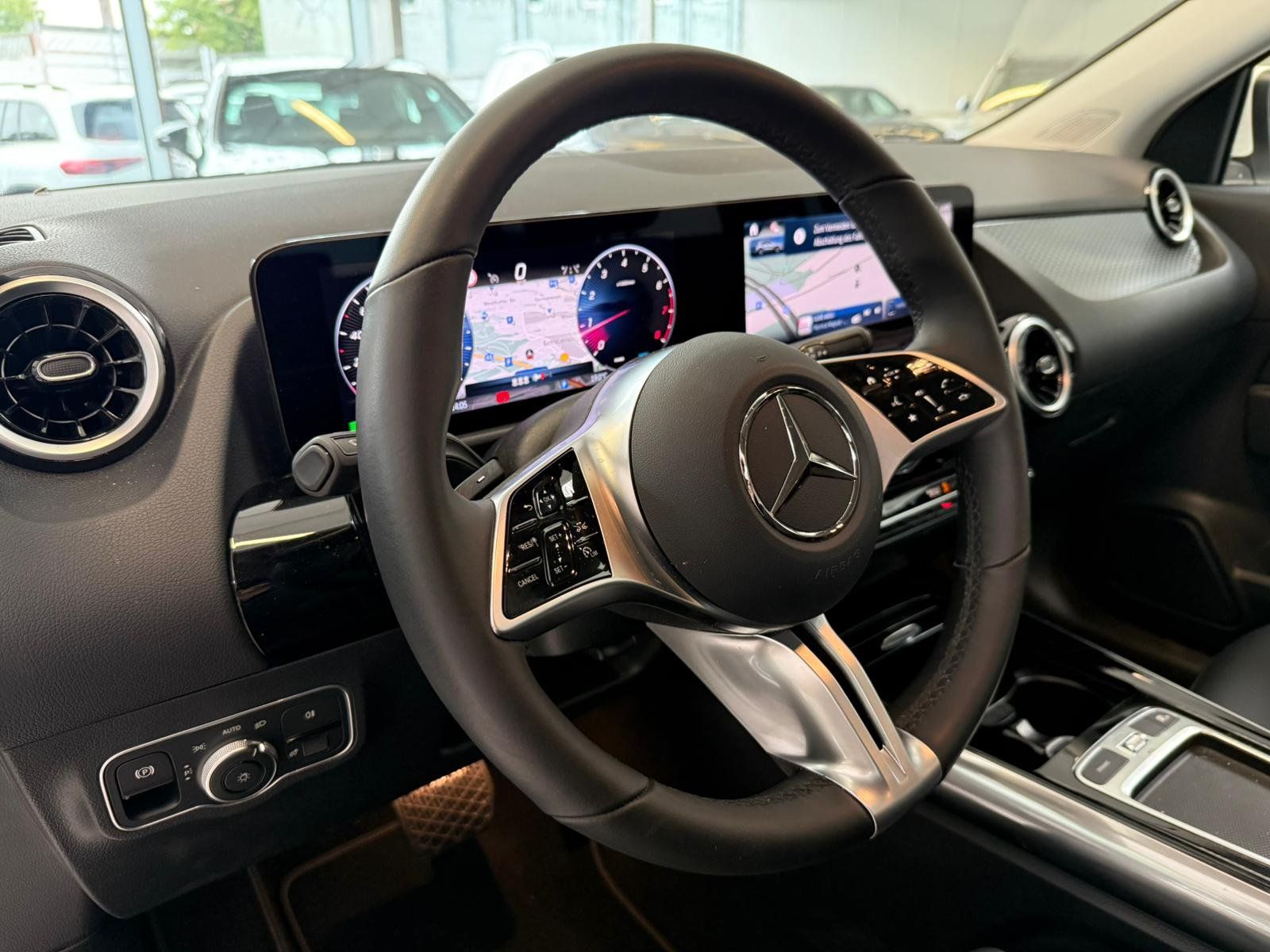 Fahrzeugabbildung Mercedes-Benz GLA 180 Progressive KAMERA+LED+EASYPACK+DAB