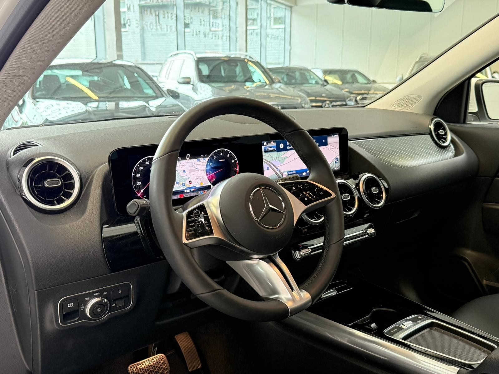 Fahrzeugabbildung Mercedes-Benz GLA 180 Progressive KAMERA+LED+EASYPACK+DAB