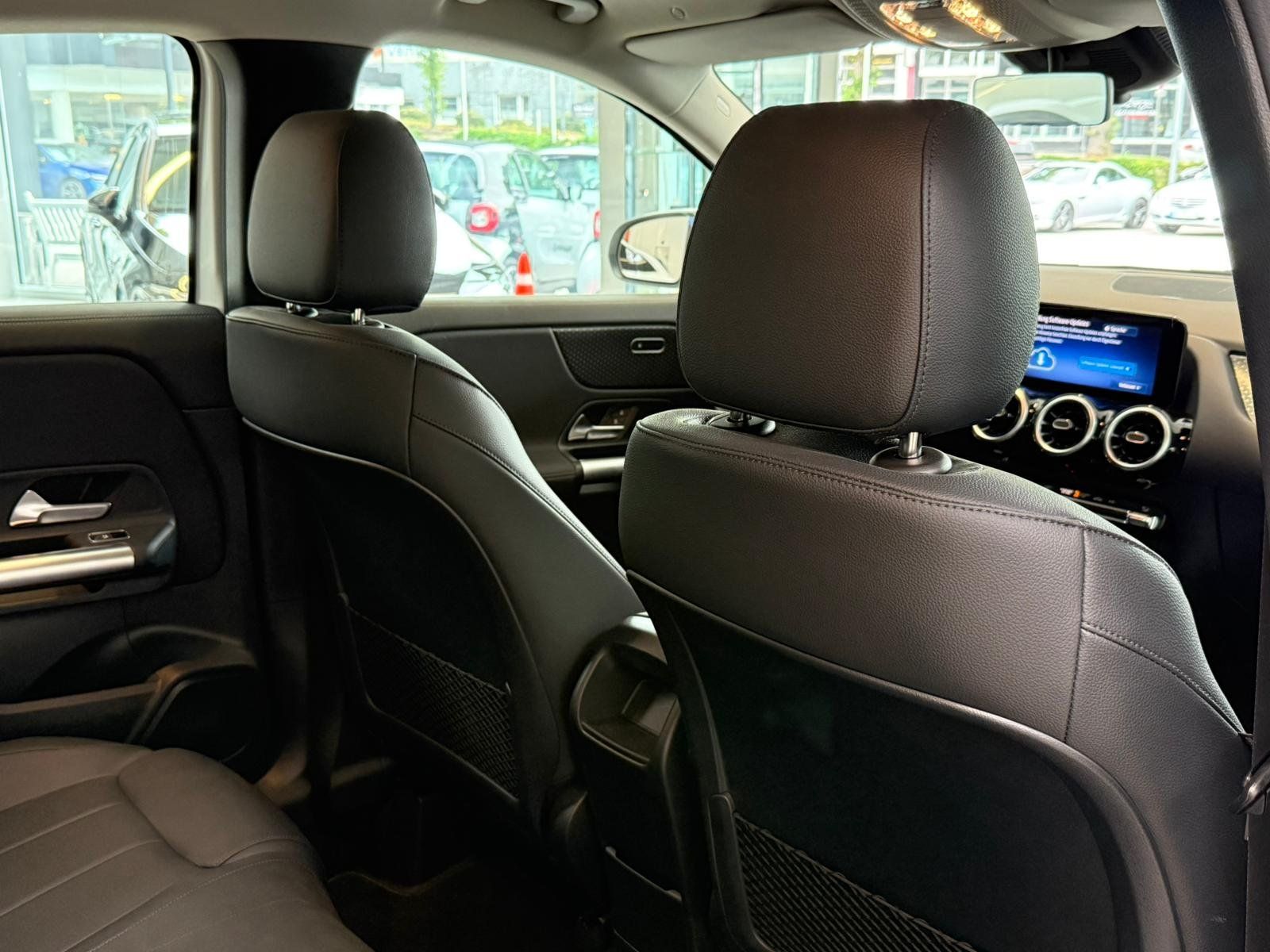 Fahrzeugabbildung Mercedes-Benz GLA 180 Progressive KAMERA+LED+EASYPACK+DAB