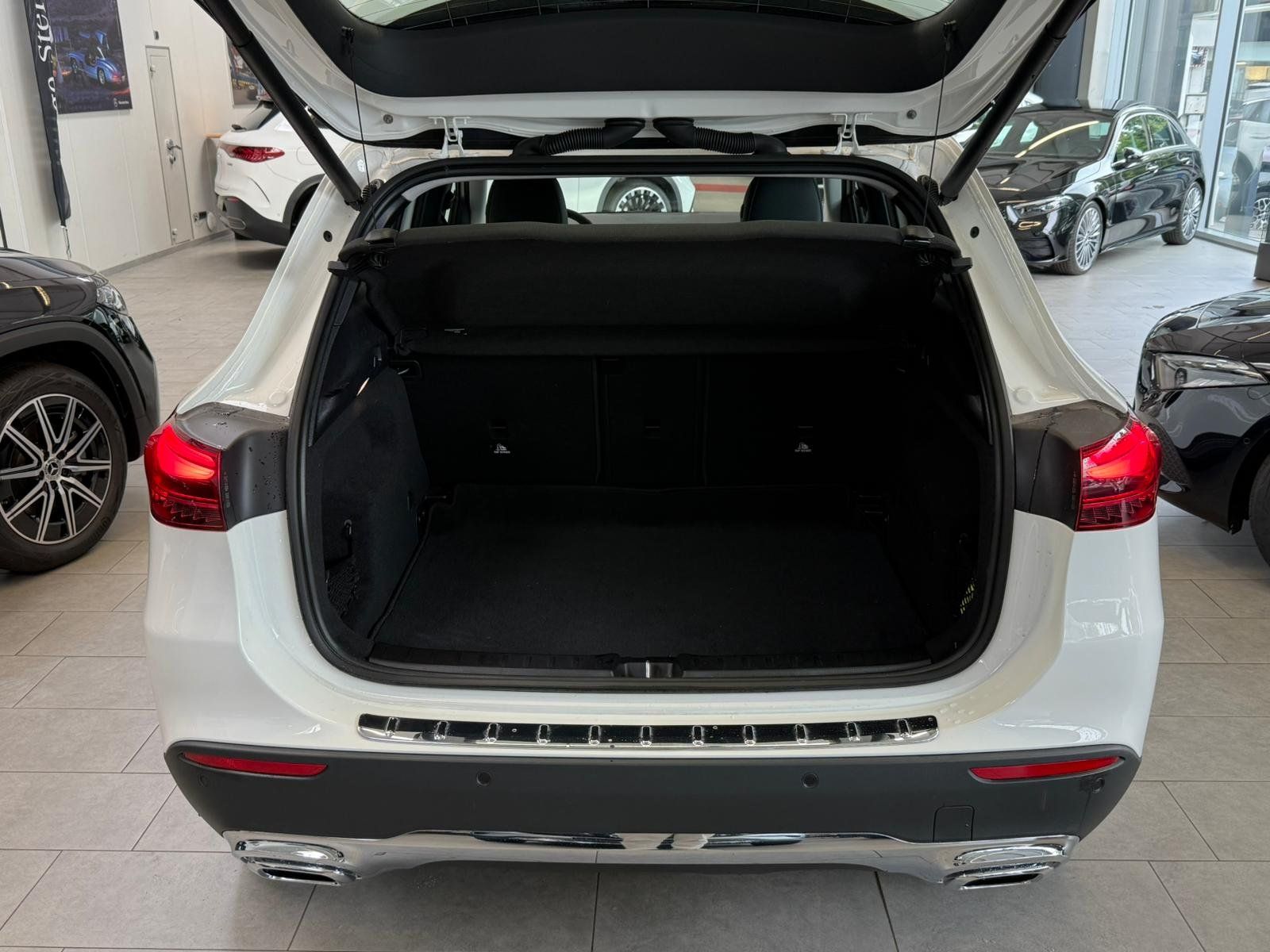 Fahrzeugabbildung Mercedes-Benz GLA 180 Progressive KAMERA+LED+EASYPACK+DAB