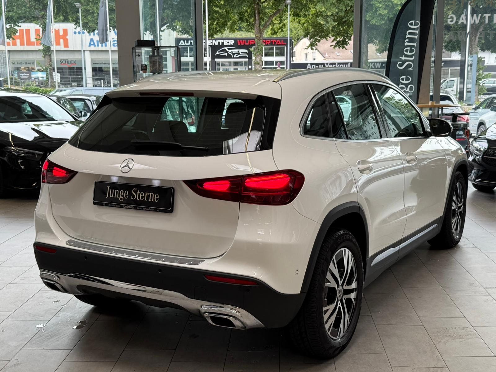 Fahrzeugabbildung Mercedes-Benz GLA 180 Progressive KAMERA+LED+EASYPACK+DAB
