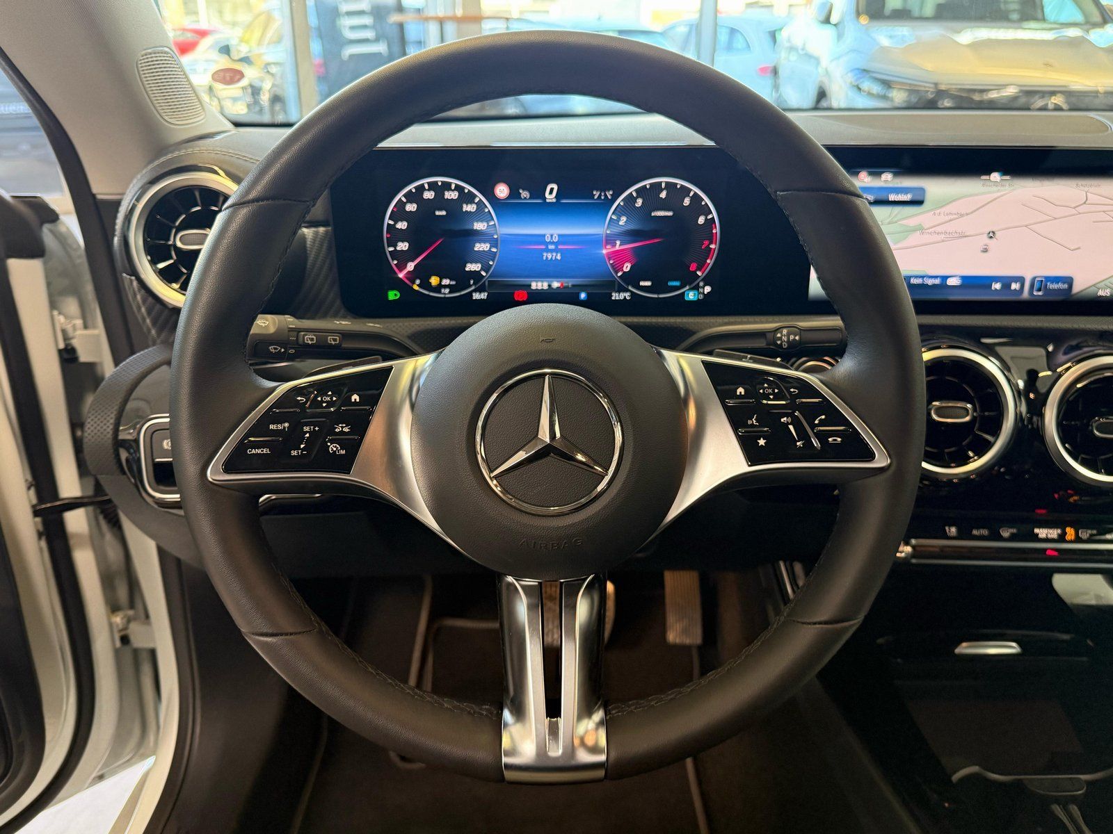 Fahrzeugabbildung Mercedes-Benz CLA 180 SB PROGRESSIVE ADV+CARPLAY+VZASSI+WINTER