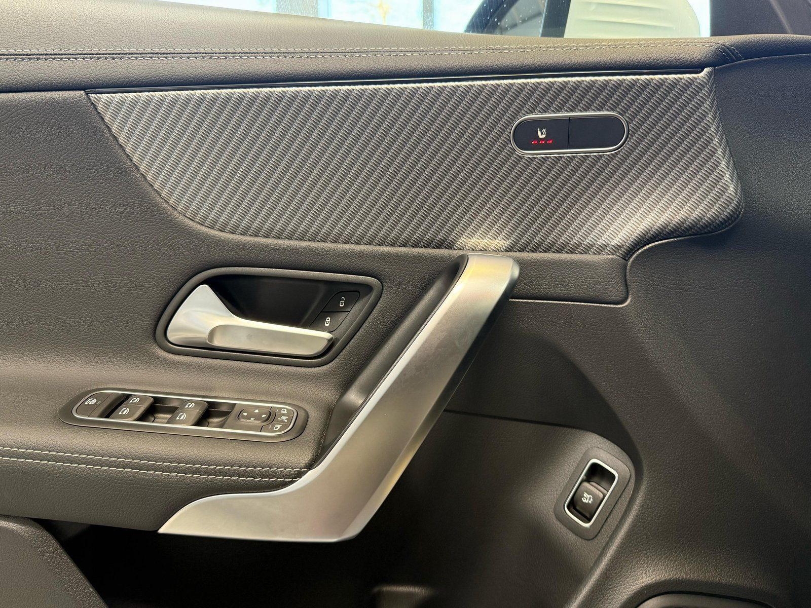 Fahrzeugabbildung Mercedes-Benz CLA 180 SB PROGRESSIVE ADV+CARPLAY+VZASSI+WINTER