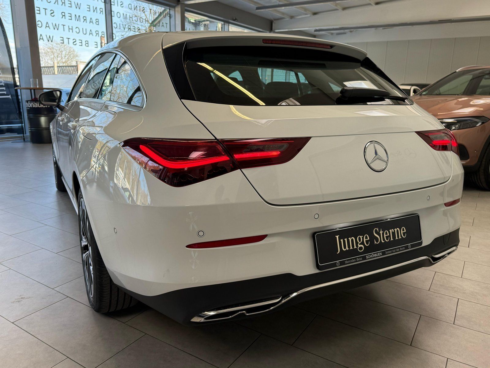 Fahrzeugabbildung Mercedes-Benz CLA 180 SB PROGRESSIVE ADV+CARPLAY+VZASSI+WINTER
