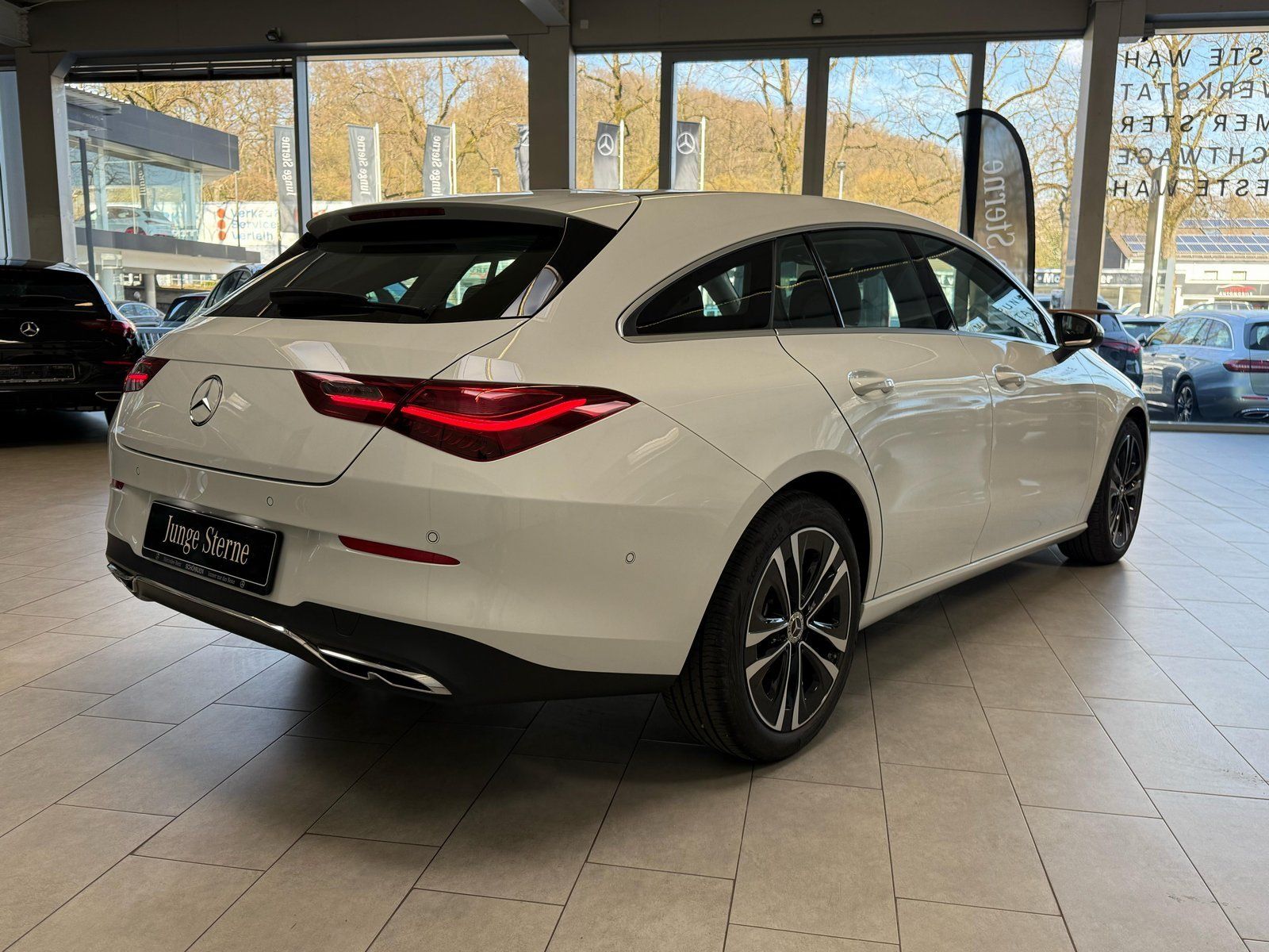 Fahrzeugabbildung Mercedes-Benz CLA 180 SB PROGRESSIVE ADV+CARPLAY+VZASSI+WINTER