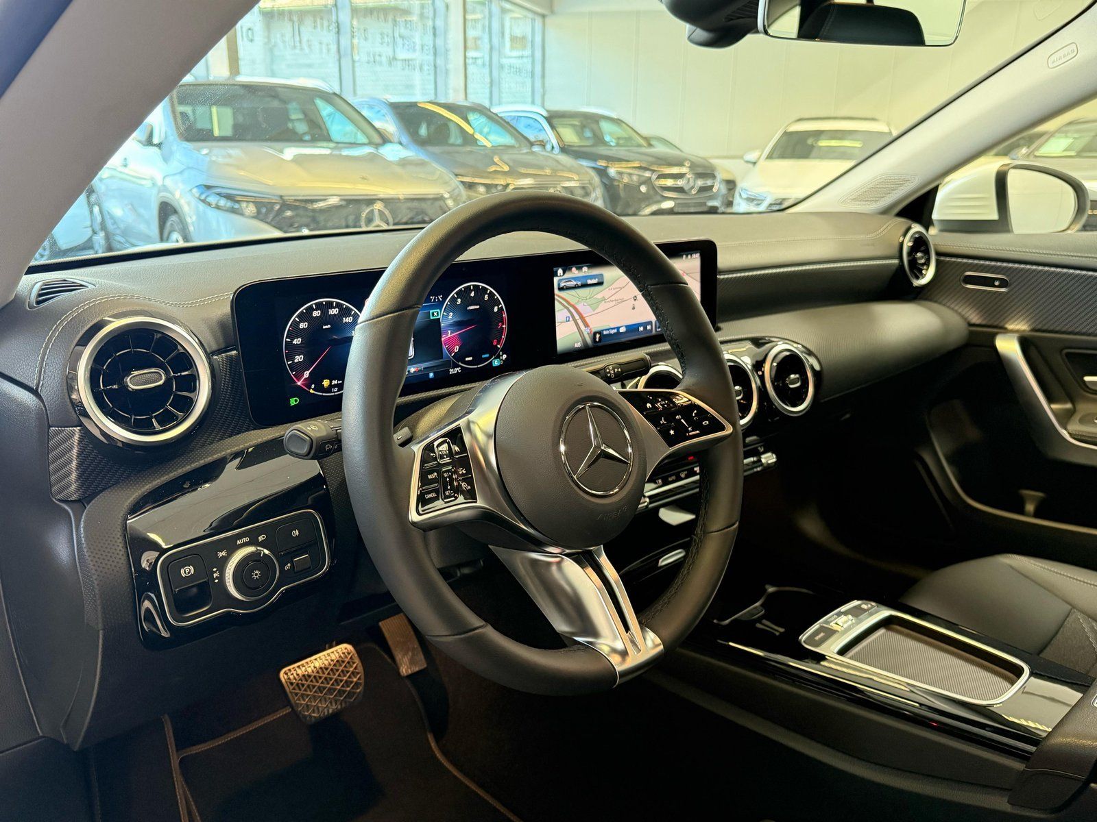Fahrzeugabbildung Mercedes-Benz CLA 180 SB PROGRESSIVE ADV+CARPLAY+VZASSI+WINTER