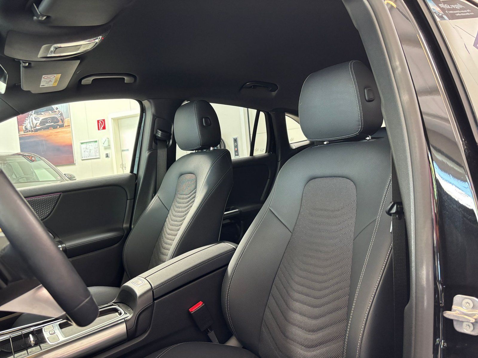 Fahrzeugabbildung Mercedes-Benz EQA 300 4M Progressive KAMERA+LED+TOTW+CARPLAY