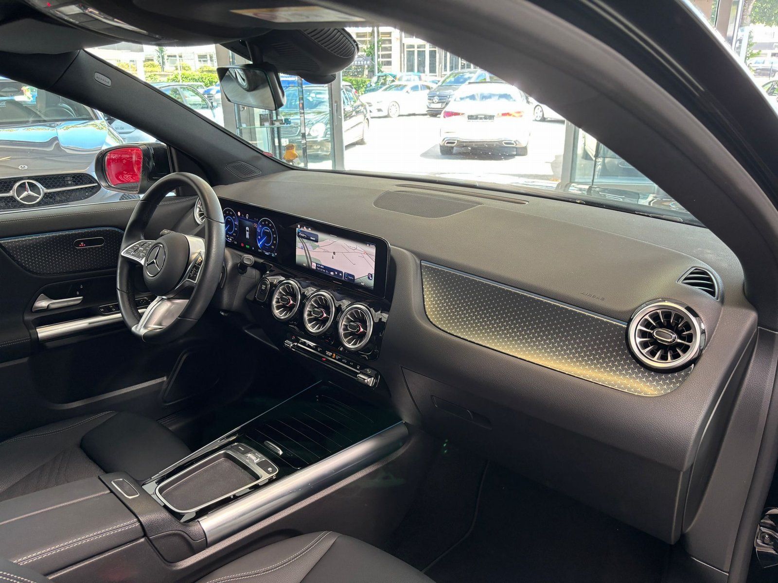 Fahrzeugabbildung Mercedes-Benz EQA 300 4M Progressive KAMERA+LED+TOTW+CARPLAY