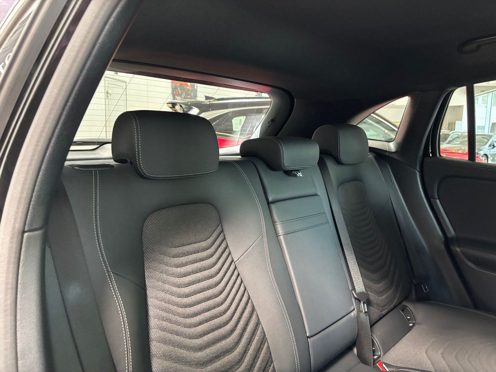 Fahrzeugabbildung Mercedes-Benz EQA 300 4M Progressive KAMERA+LED+TOTW+CARPLAY