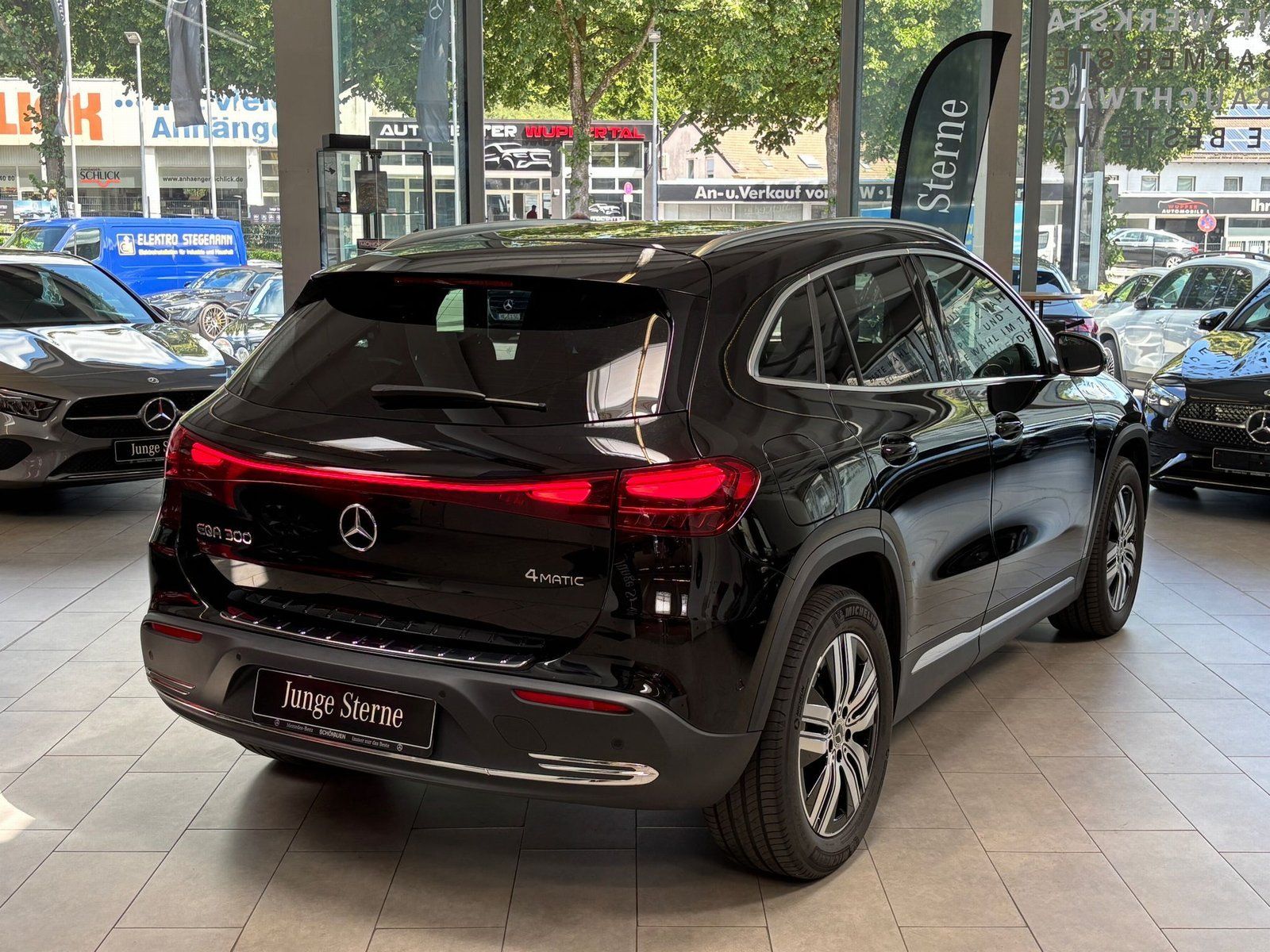 Fahrzeugabbildung Mercedes-Benz EQA 300 4M Progressive KAMERA+LED+TOTW+CARPLAY