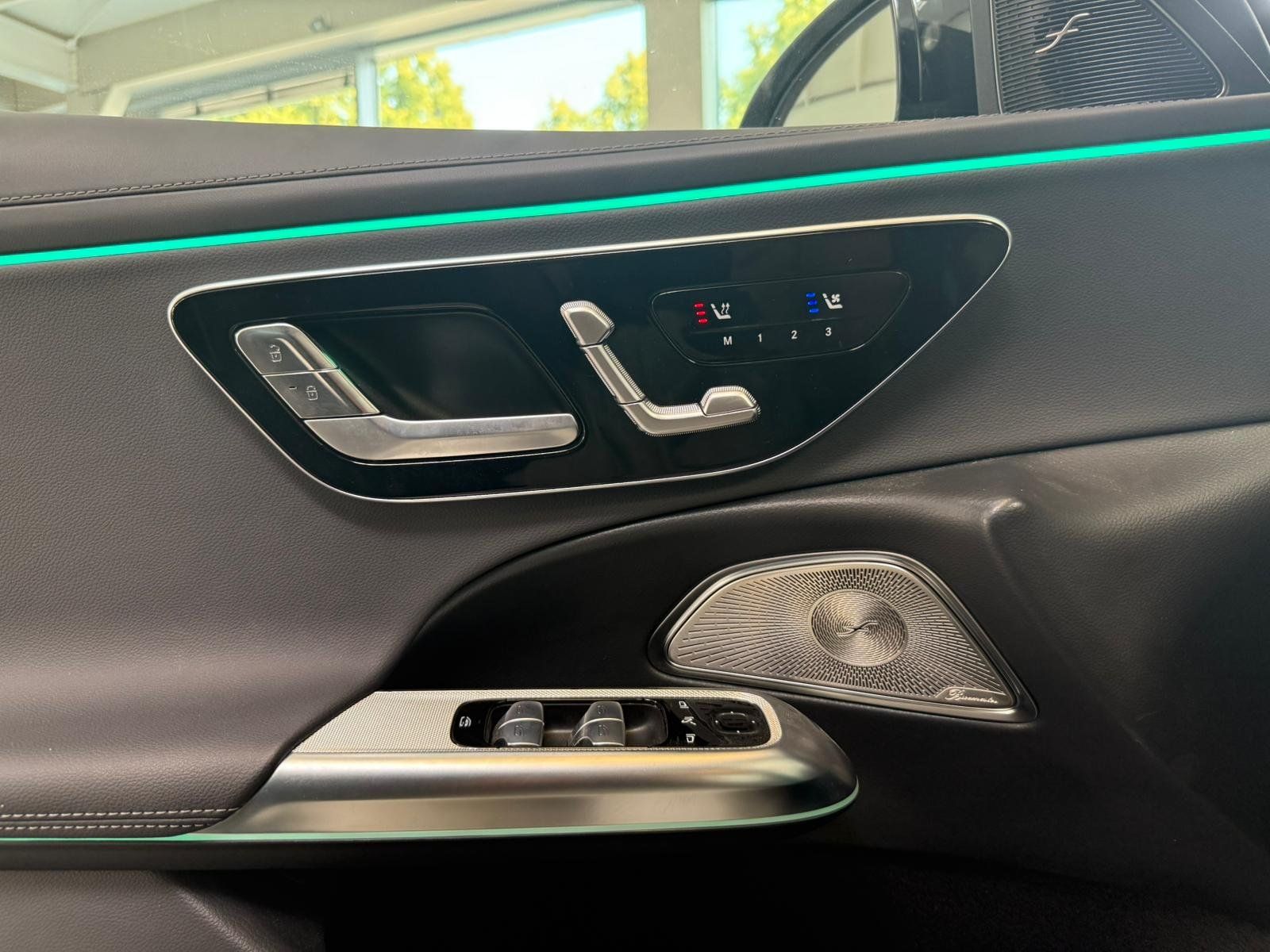 Fahrzeugabbildung Mercedes-Benz E 300 de 4M T AMG+AIRMATIC+PANO+DISTR+HUD+BURM4D