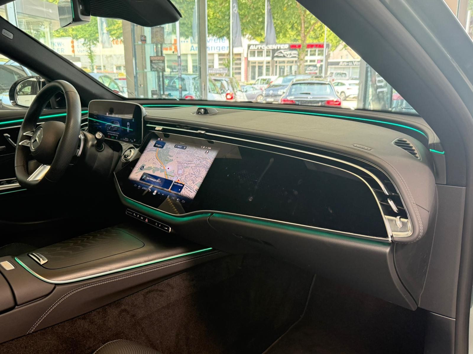 Fahrzeugabbildung Mercedes-Benz E 300 de 4M T AMG+AIRMATIC+PANO+DISTR+HUD+BURM4D